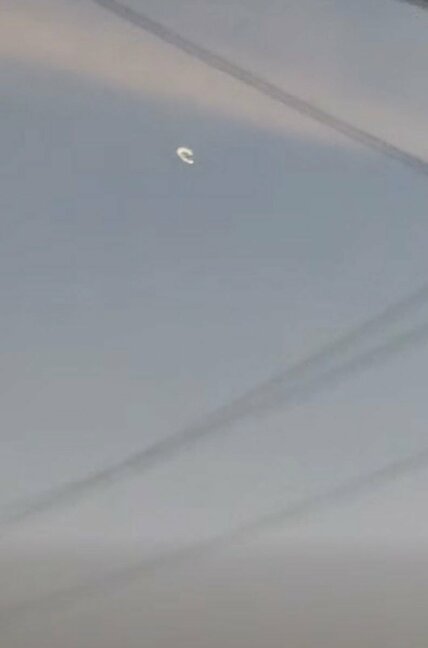 米テキサス州で撮影された高速回転するC型UFO（アダム・レイ氏のFacebookから）